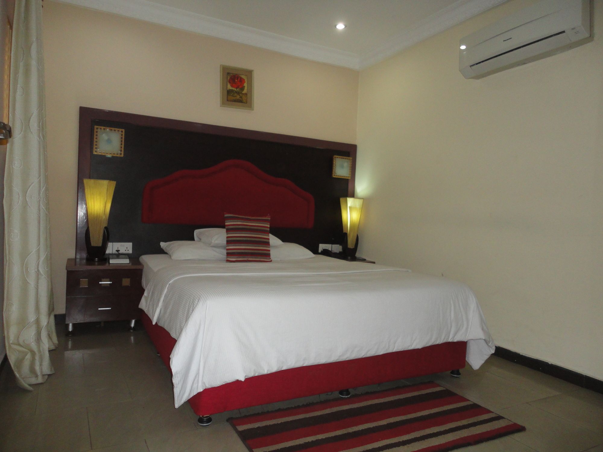 Sdm Tavern And Suites Ibadan Dış mekan fotoğraf