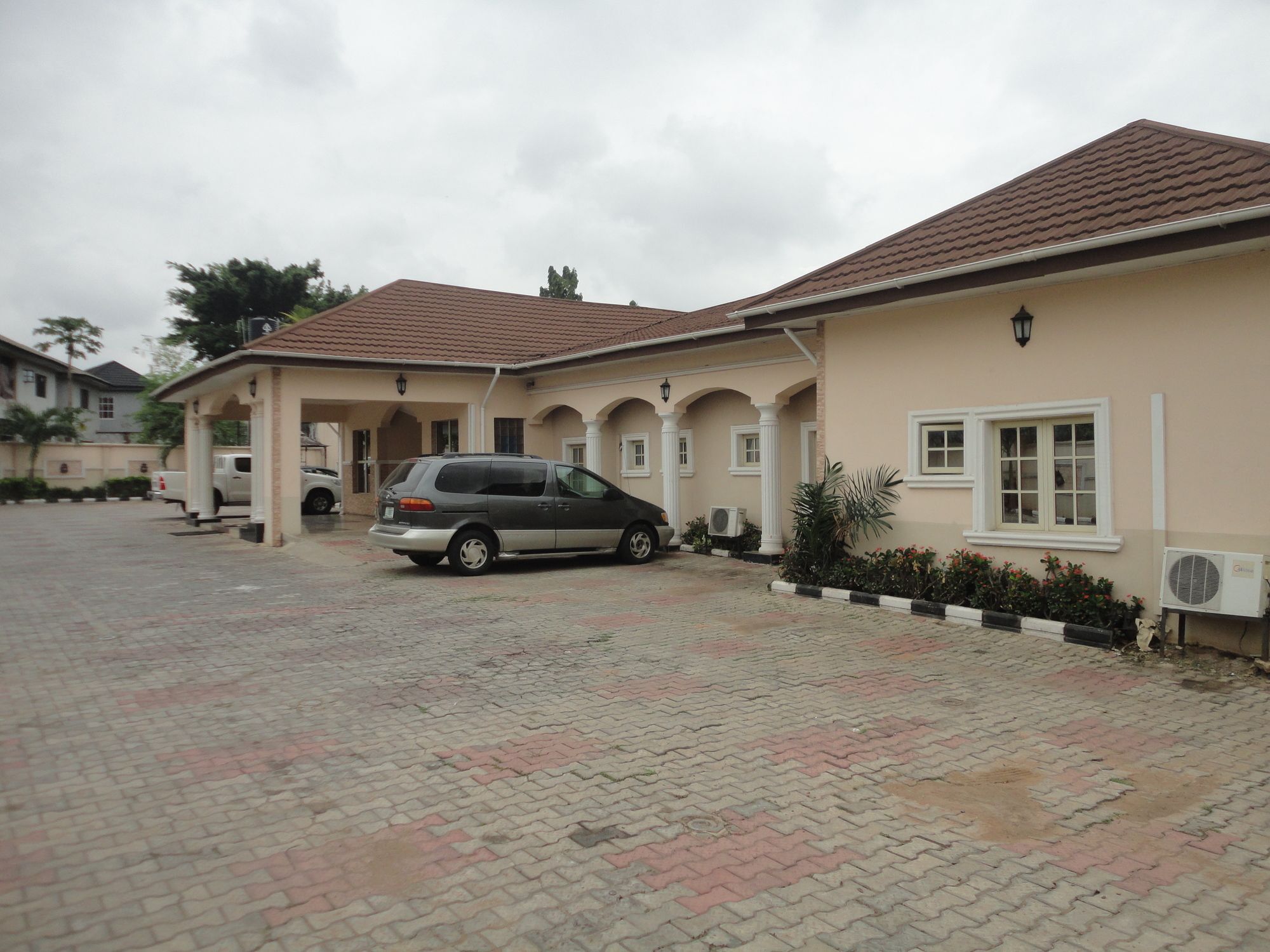 Sdm Tavern And Suites Ibadan Dış mekan fotoğraf